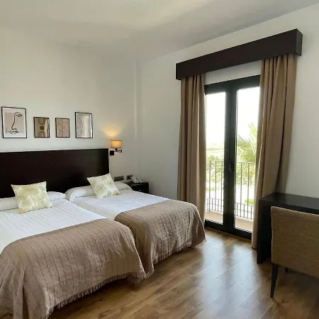 Cuatro Vientos 호텔 3*