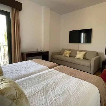 Hotel Cuatro Vientos 3*